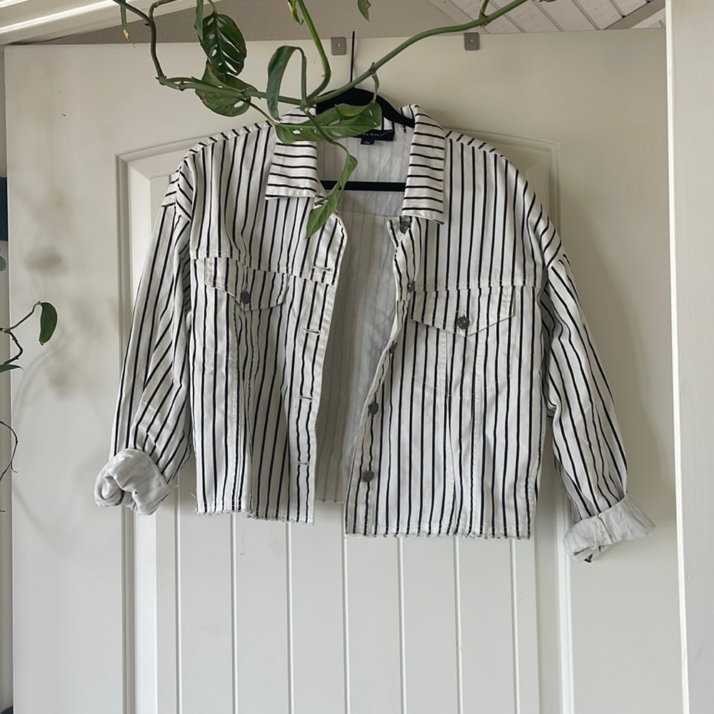 vintage cropped black and white striped jean jacket
